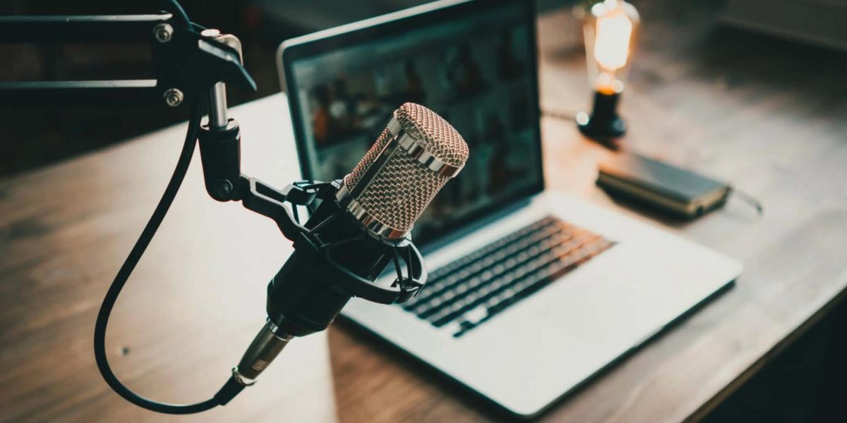 As A Book Podcaster, These Are My Favorite Book Podcasts